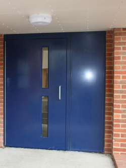 Фото Полуторные двери со стеклом №58